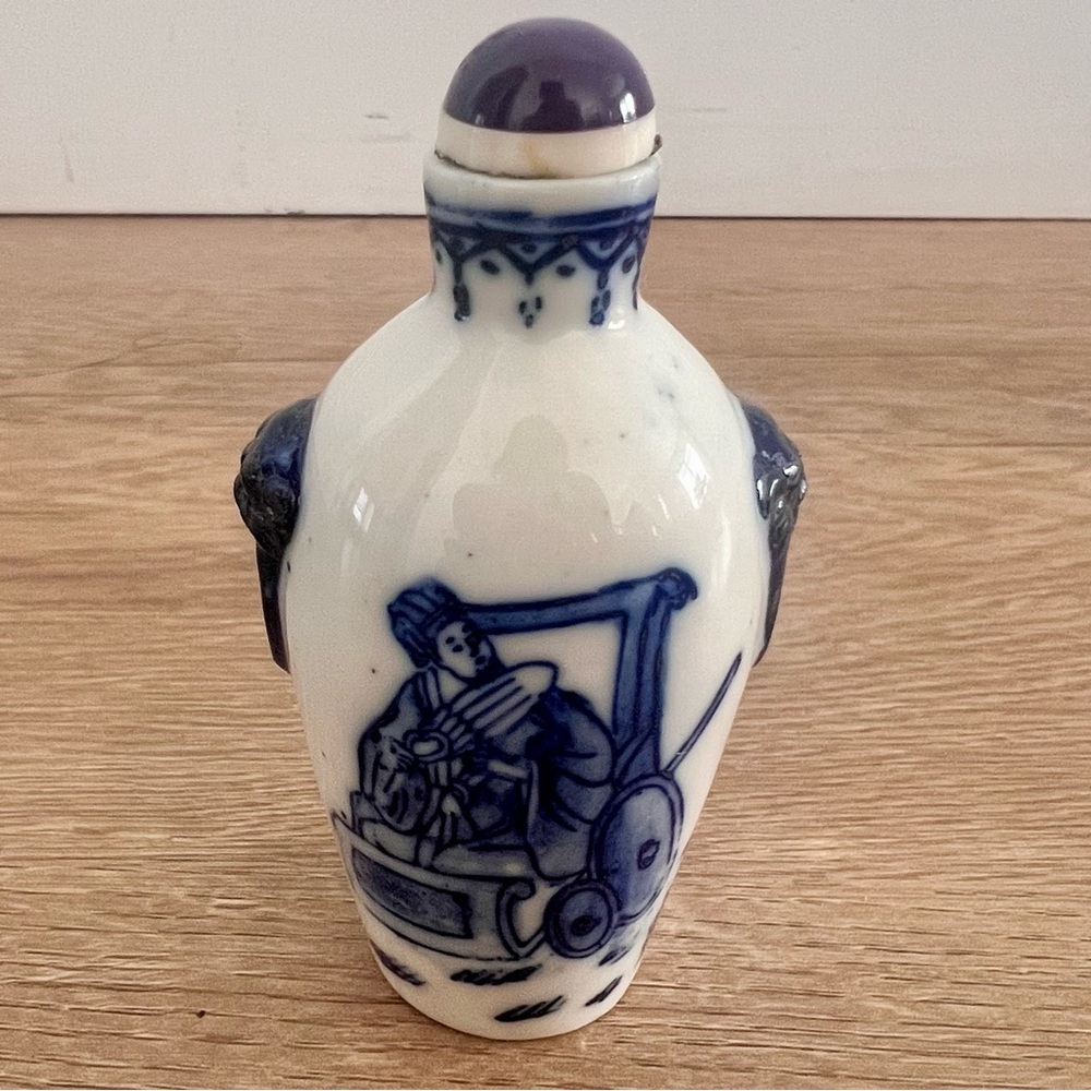Antique 19th C. Chinese Age Blue And White Lion Heads Porcelain Snuff Bottle